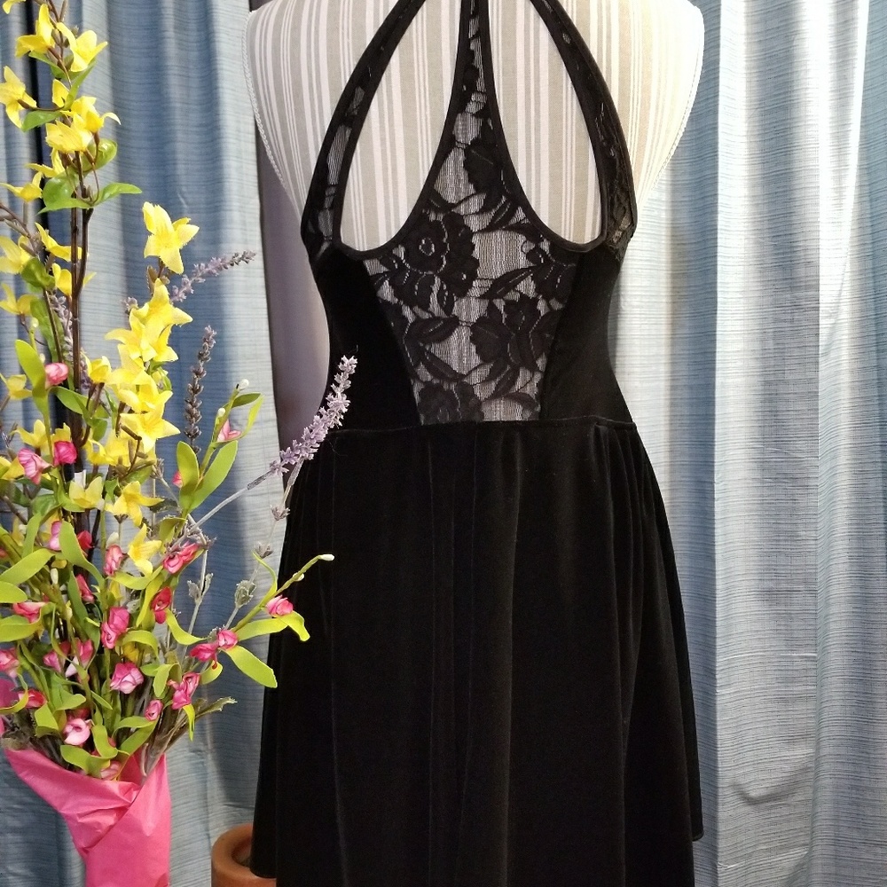 🌻🌺🌻FREE PEOPLE NIGHTSHADE VELVET & LACE DRESS!! - Picture 4 of 8